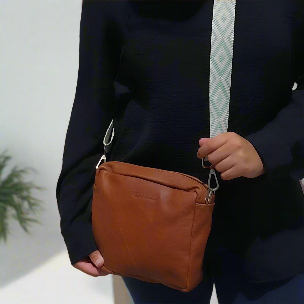O' Kelly Leather Slingbag