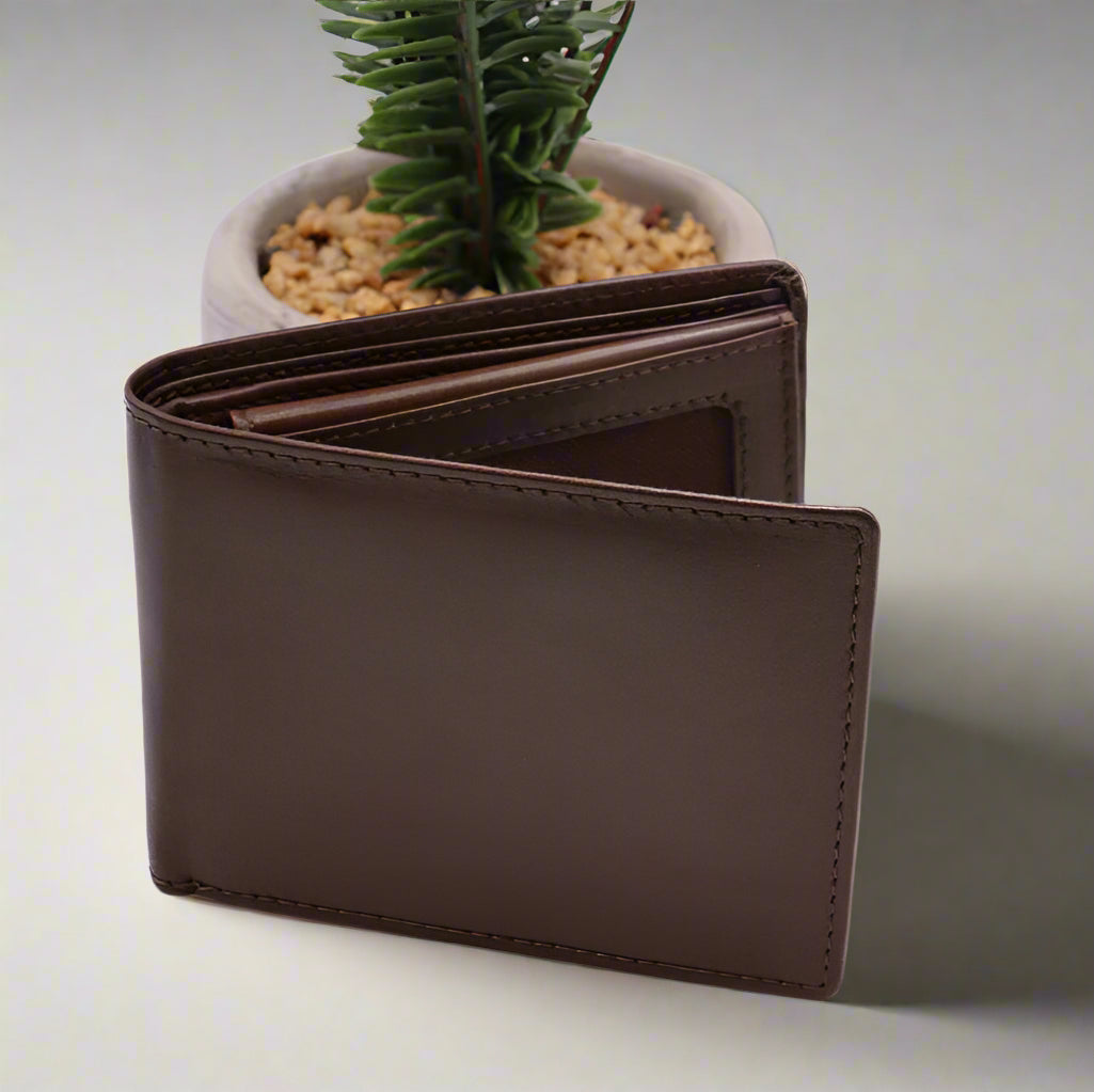 Chow Bello Leather Wallet