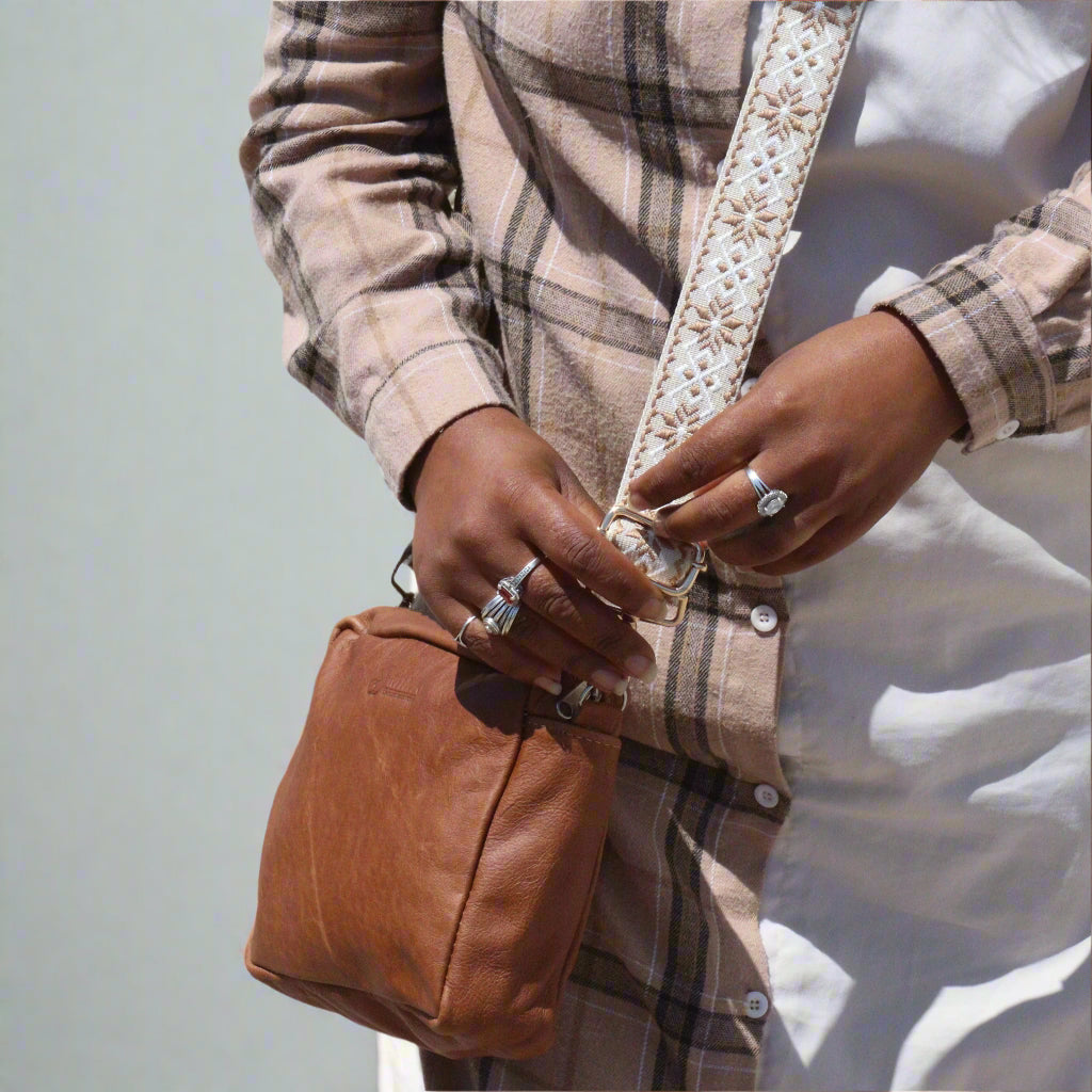 O' Kelly Leather Slingbag