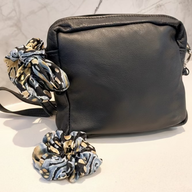 O' Kelly Leather Slingbag