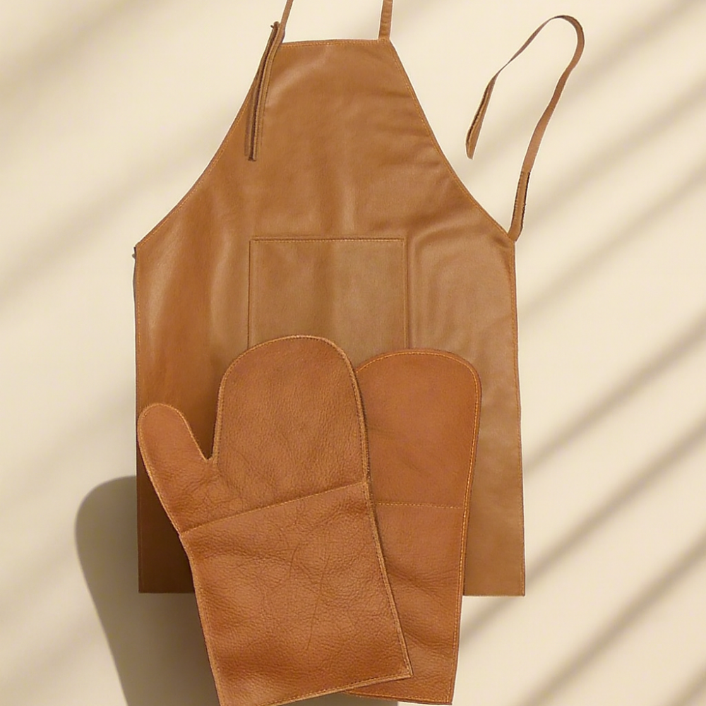 CHRISTMAS SALE – BROWN BRAAI APRON AND GLOVES COMBO