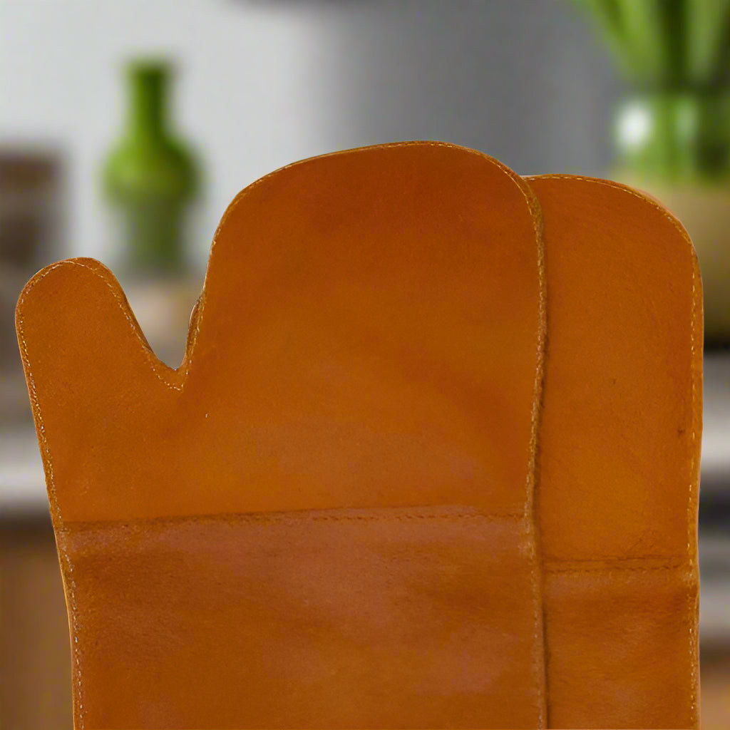 CHRISTMAS SALE – BROWN BRAAI APRON AND GLOVES COMBO